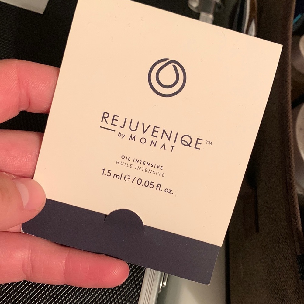Monat rejuveniqe oil